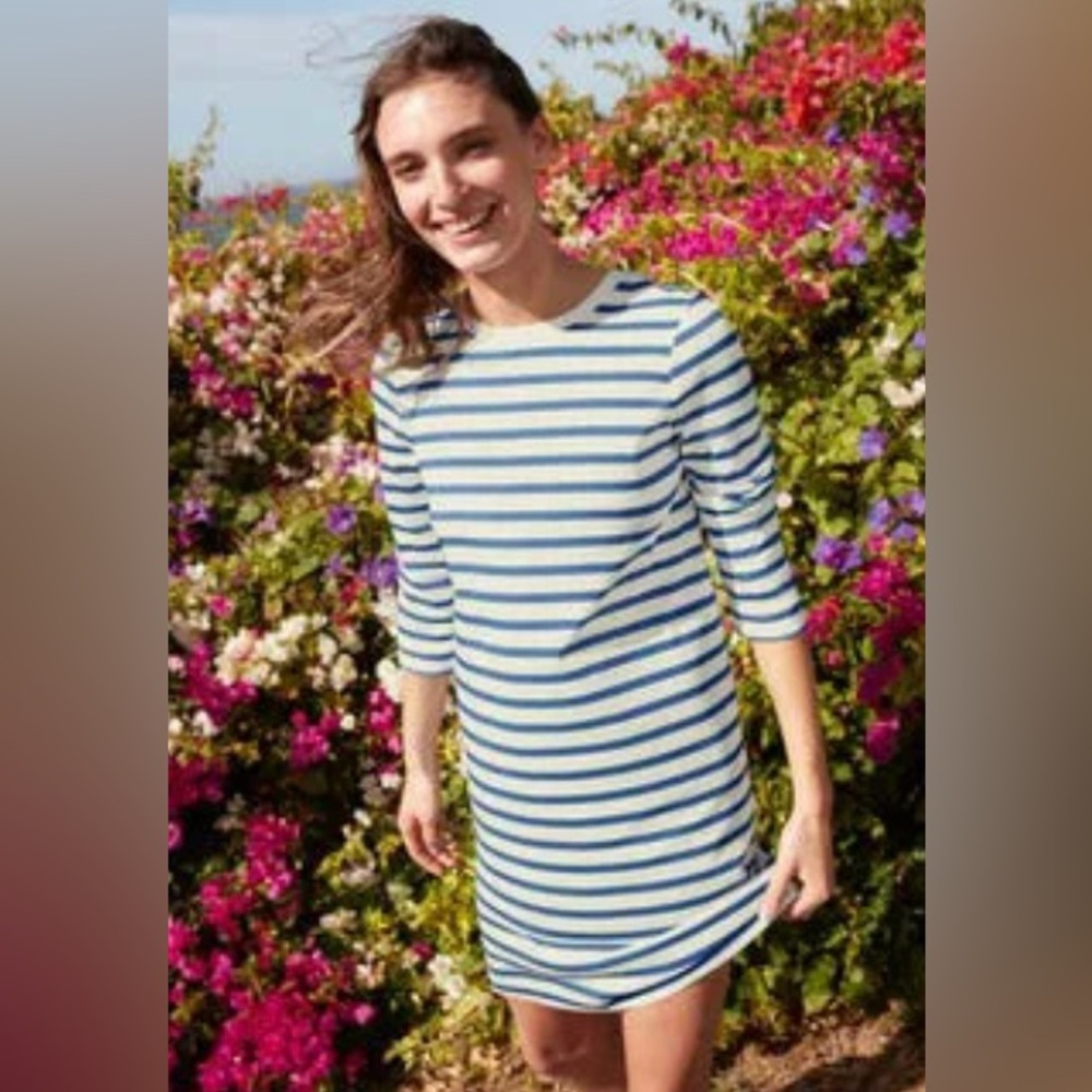 Boden Nautical Blue and White Striped Top BODEN
Mini T-Shirt Dress
